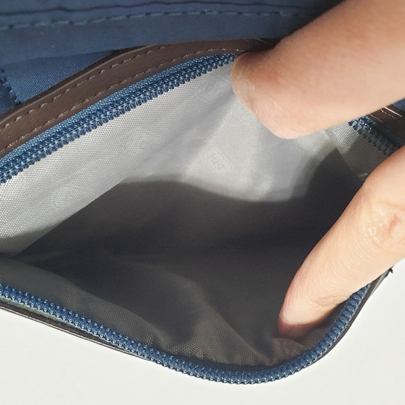 Lug Trotter Handbag in Navy Blue - Picture 5 of 10